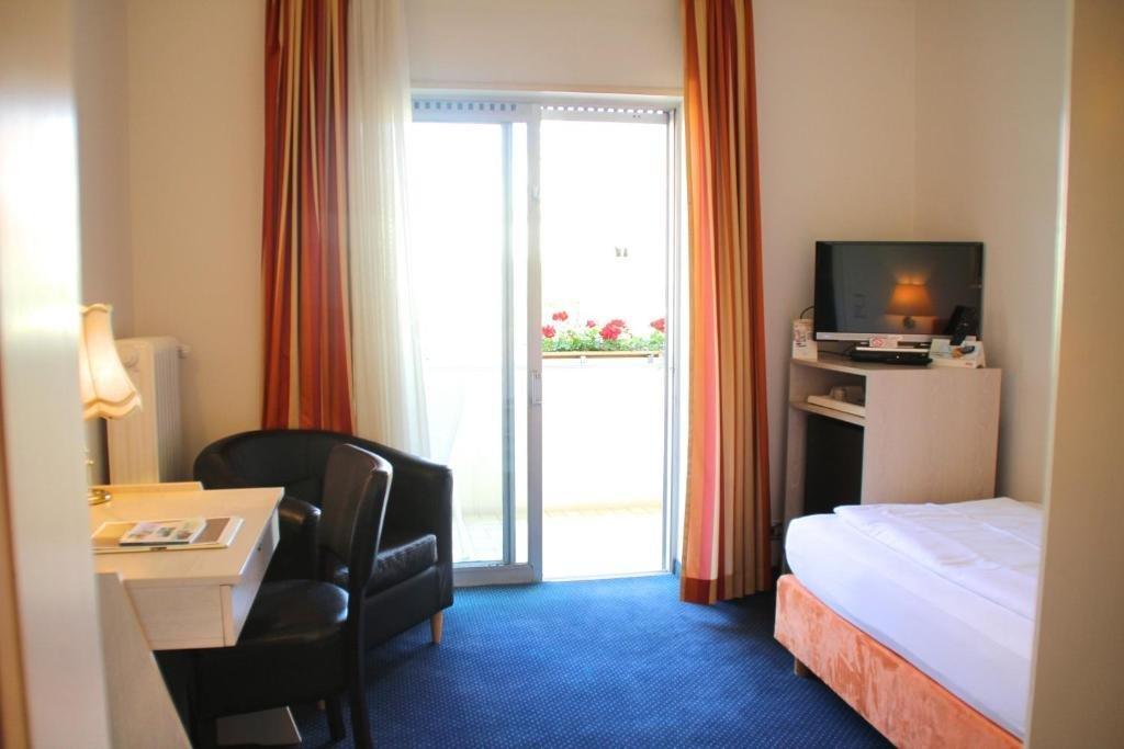באד קרוצינגן Akzent Hotel Atrium Baden מראה חיצוני תמונה
