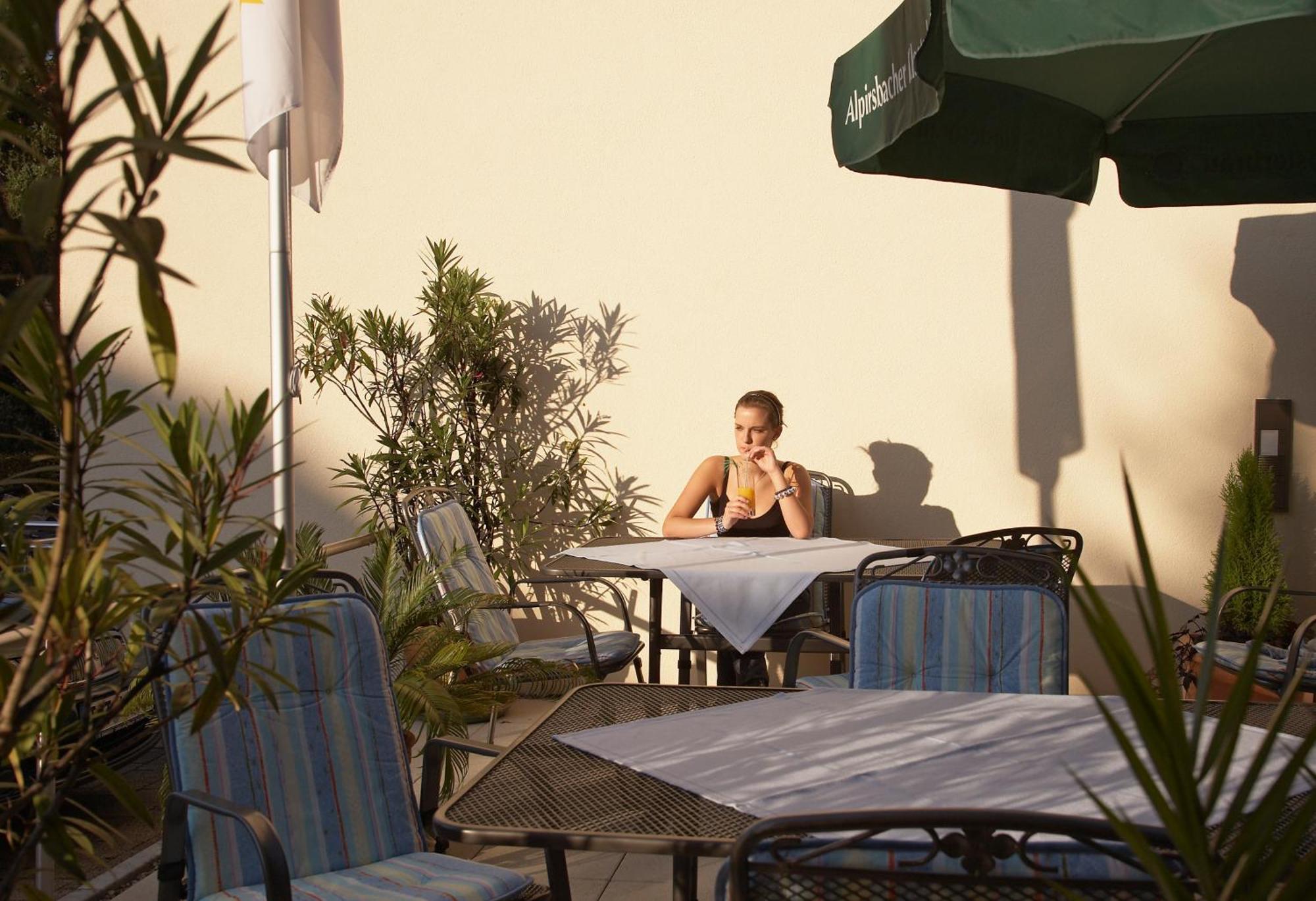 באד קרוצינגן Akzent Hotel Atrium Baden מראה חיצוני תמונה