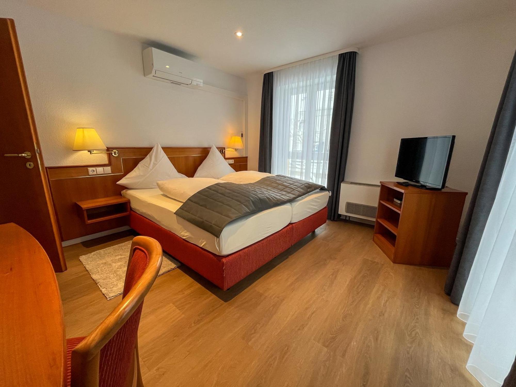 באד קרוצינגן Akzent Hotel Atrium Baden מראה חיצוני תמונה