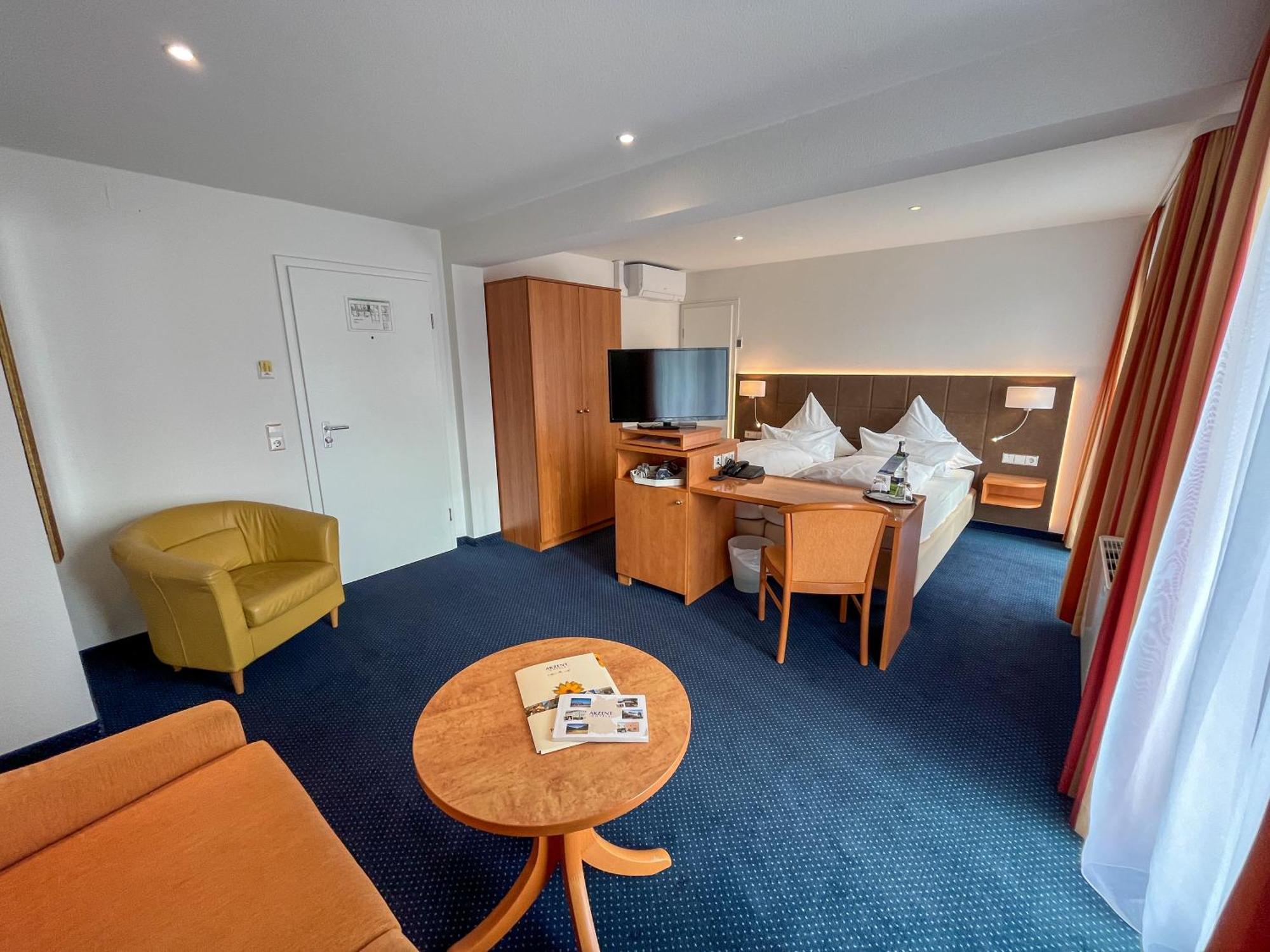 באד קרוצינגן Akzent Hotel Atrium Baden מראה חיצוני תמונה